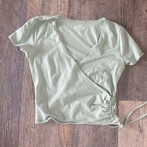 hollister pale green crossover v neck w/ tied side scrunch